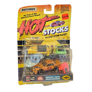 Vtg Matchbox Hot Stocks Team Goodyear Car # 22 Pit Stop Action Playset On Card